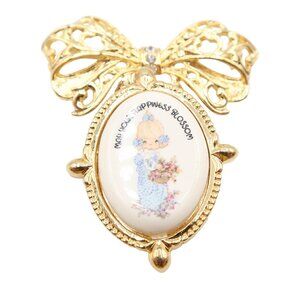 Vintage PRECIOUS MOMENTS 1999 Happiness Blossom Gold Tone Bow Girl Brooch